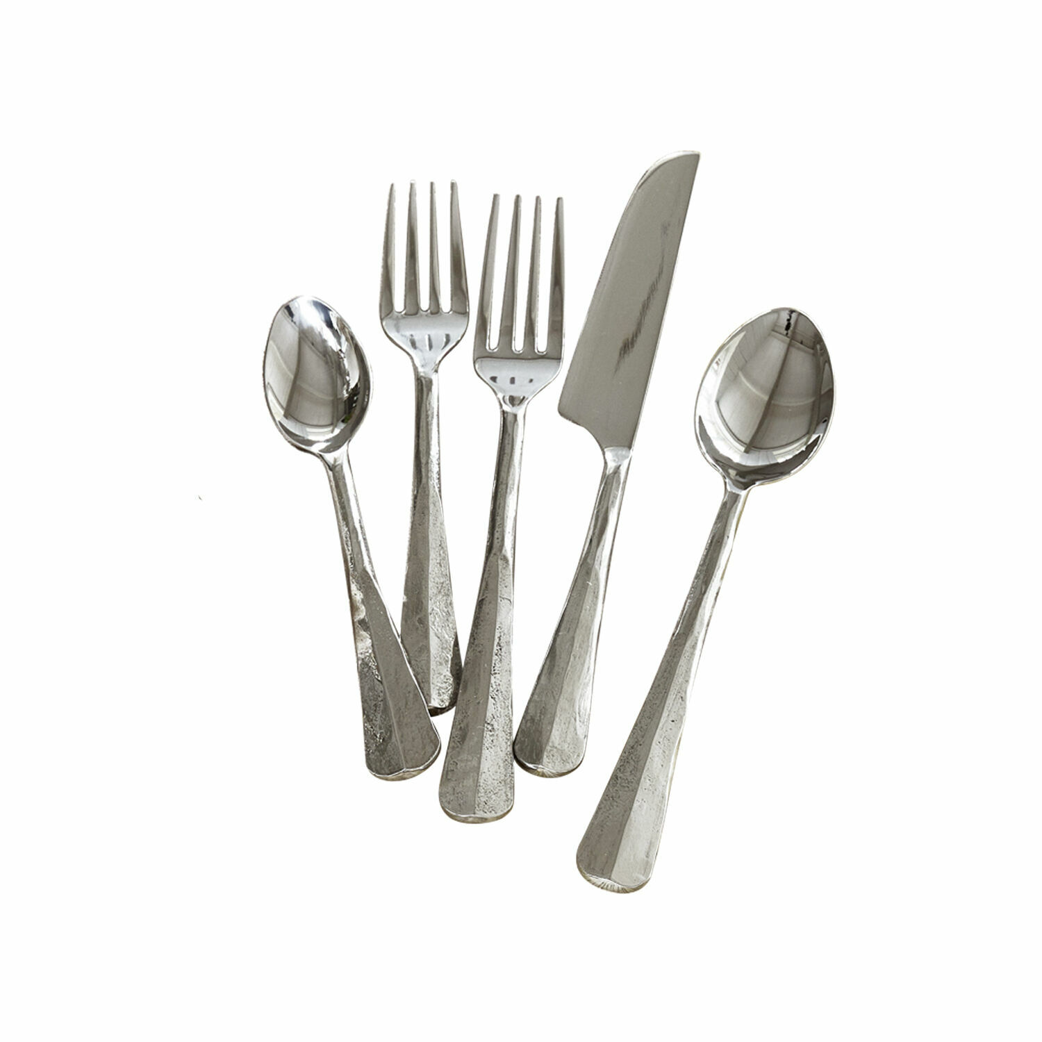 Bestekset Malden van zilverkleurig roestvrij staal met rustiek design, perfect voor dagelijks gebruik