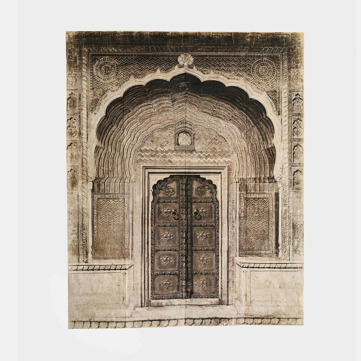 Decoratief wandpaneel met oosterse deurmotief in beige en bruine tinten voor interieurdecoratie