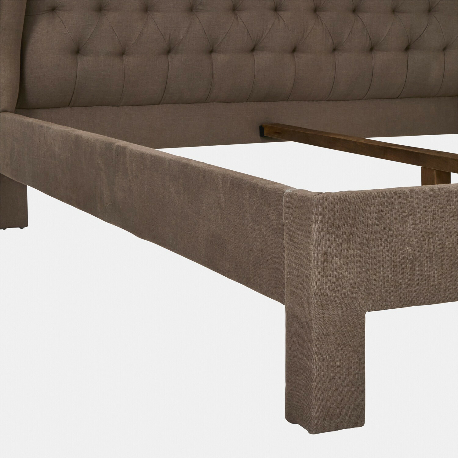 Bed Tusson