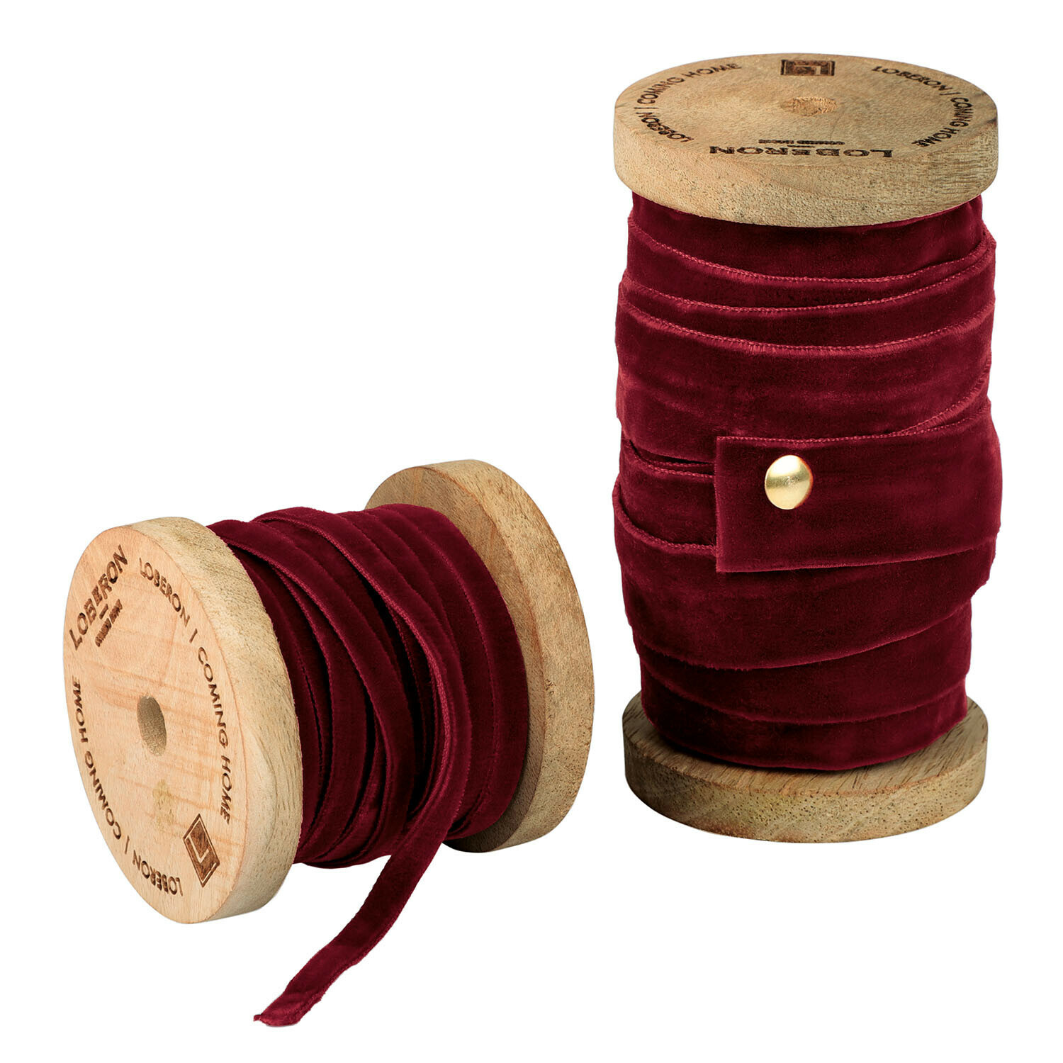 rood Set van twee rode fluwelen linten op houten spoelen voor decoratie en knutselen
