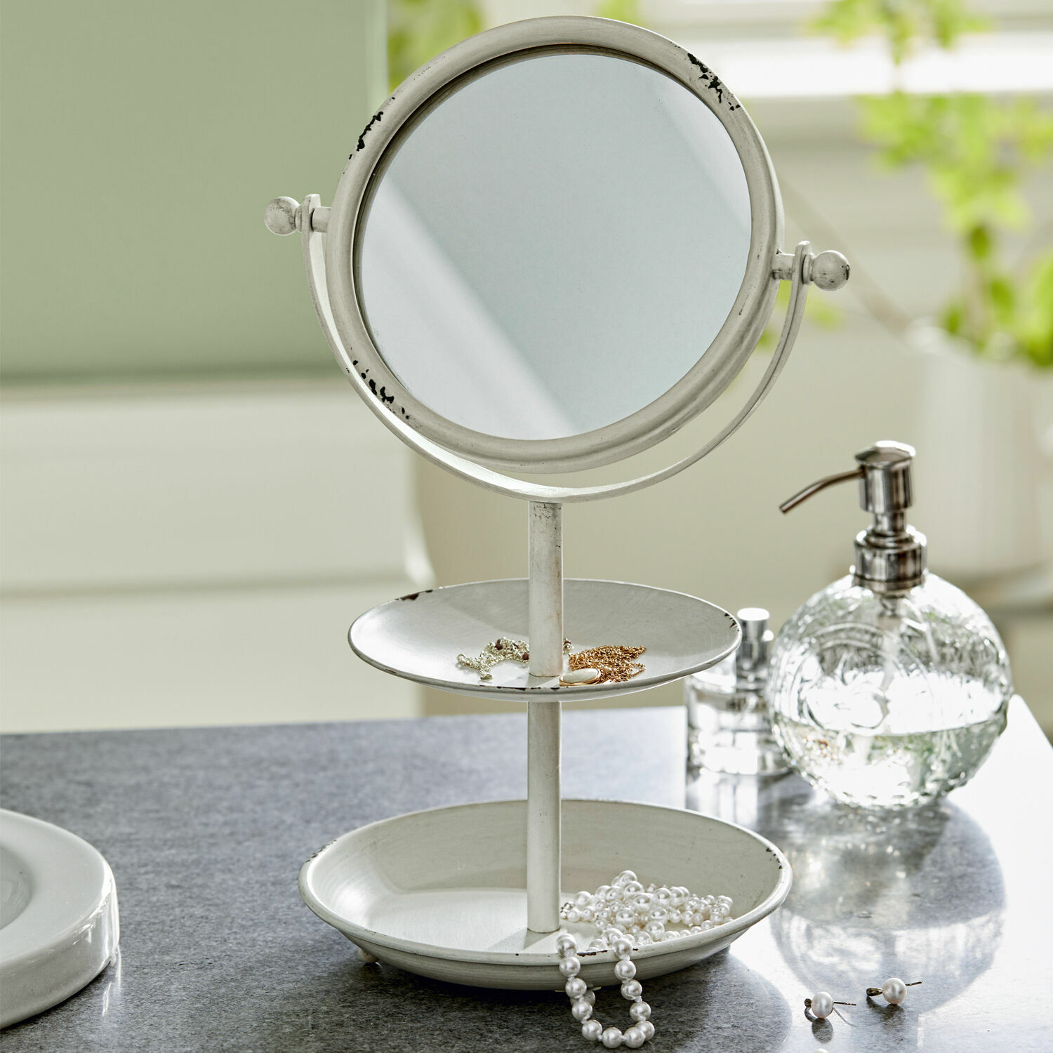 Cosmeticaspiegel Elsa Wit metalen staande spiegel met twee schalen voor sieraden, ideaal voor badkamer of kaptafel