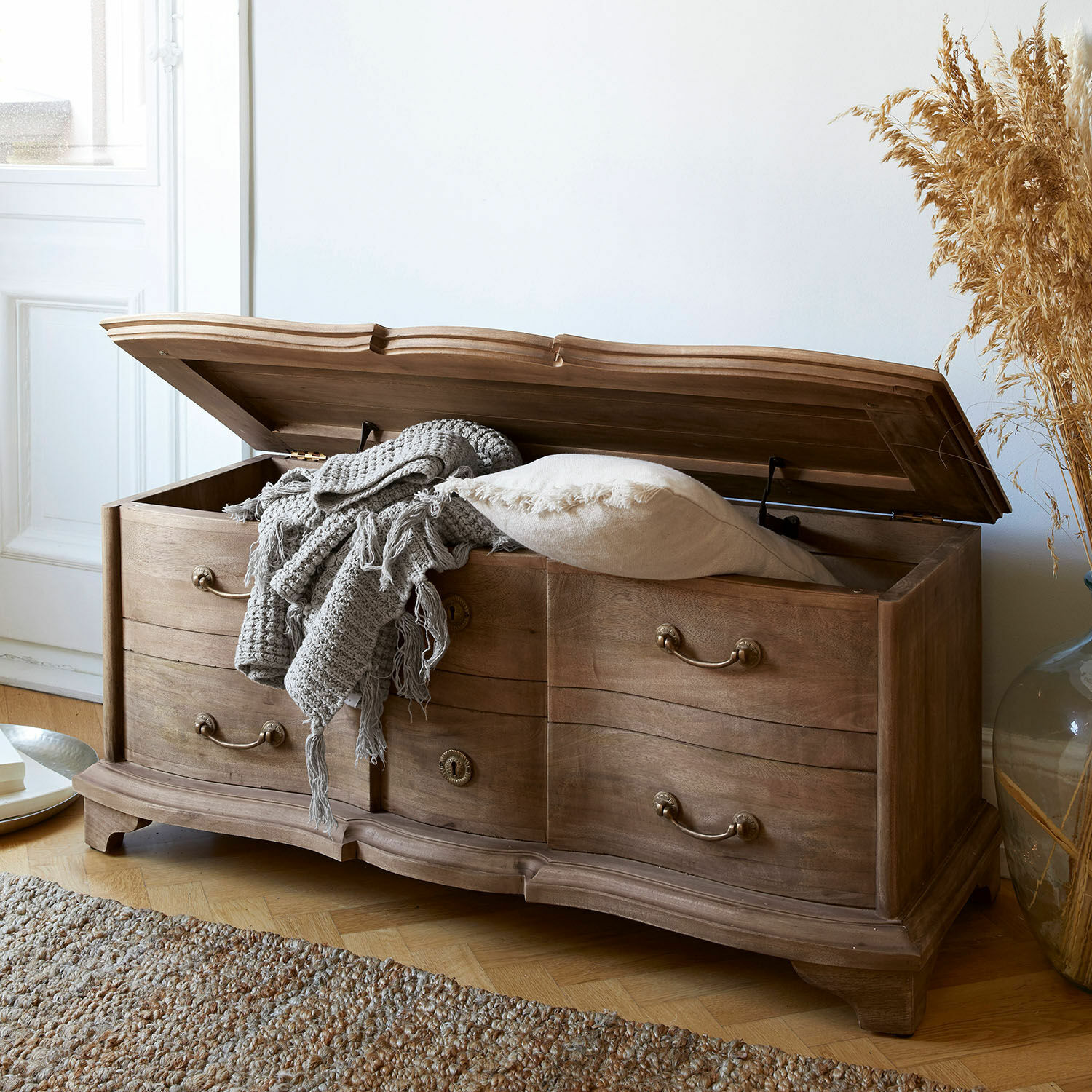 Houten opbergkist met lades en opklapbaar deksel in natuurlijke houtkleur, rustieke stijl