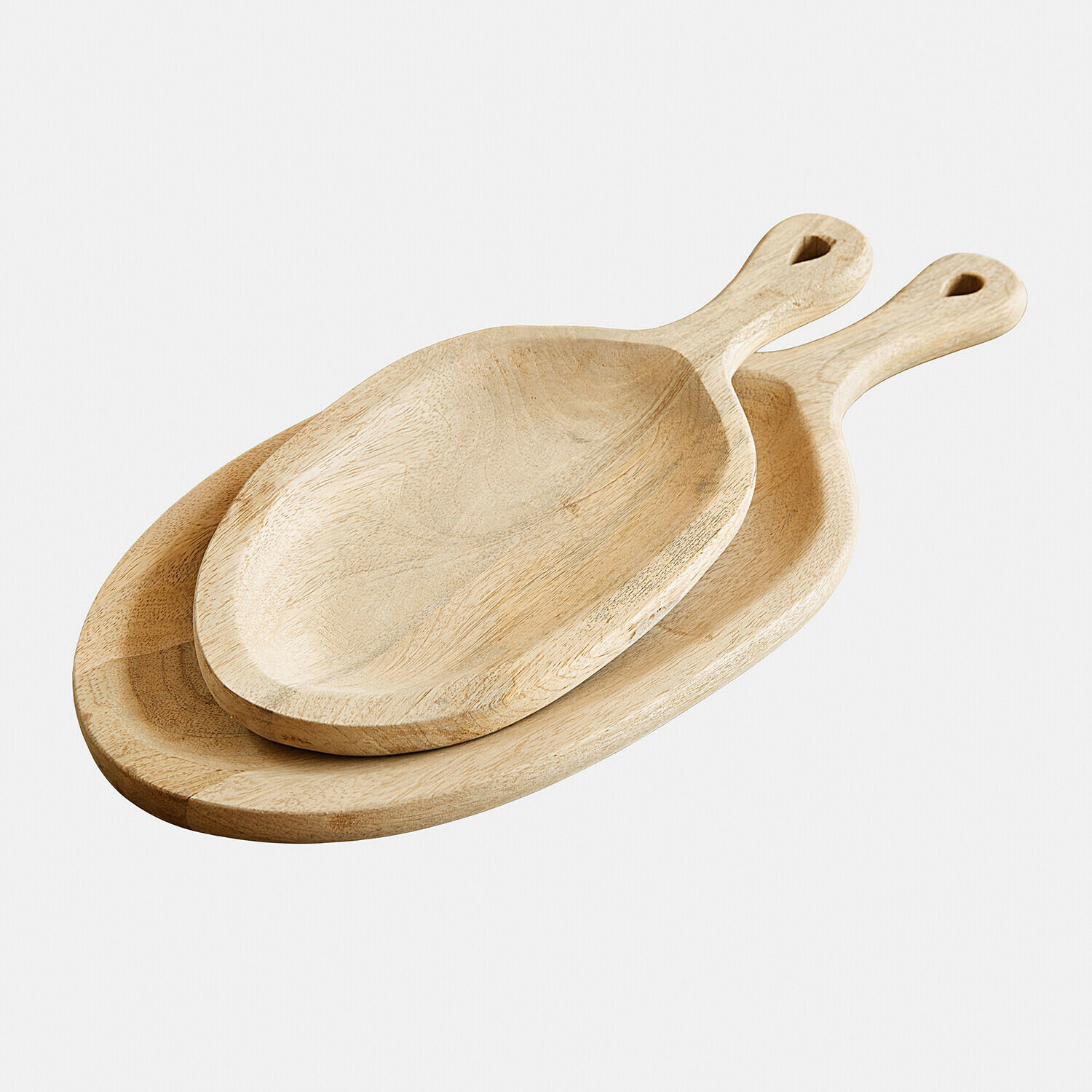 Twee lichte houten serveerplanken met handvatten, natuurlijke keukenaccessoires van hout