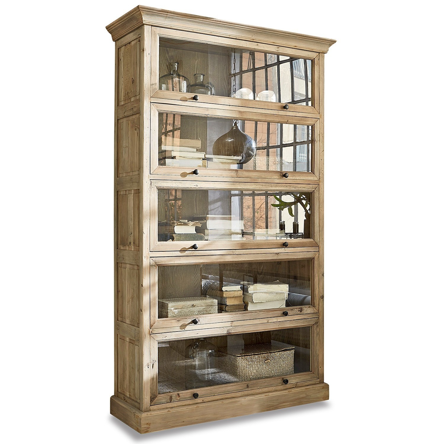 Kast Stourbridge Hoge houten vitrinekast met glazen deuren en natuurlijke afwerking voor boeken en decoratie