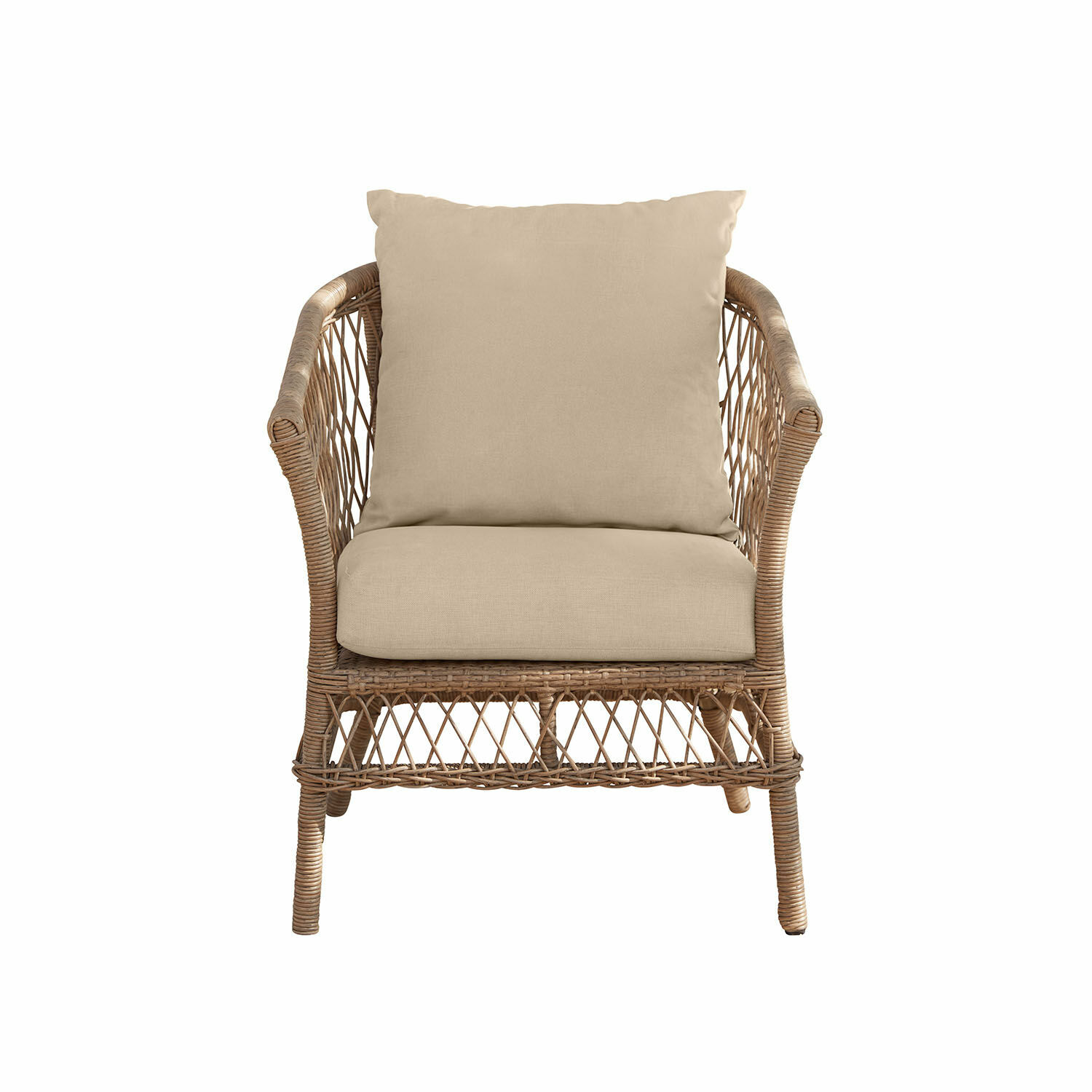 Rotan stoel met beige kussens, natuurlijk materiaal, ideaal voor woonkamer en tuin