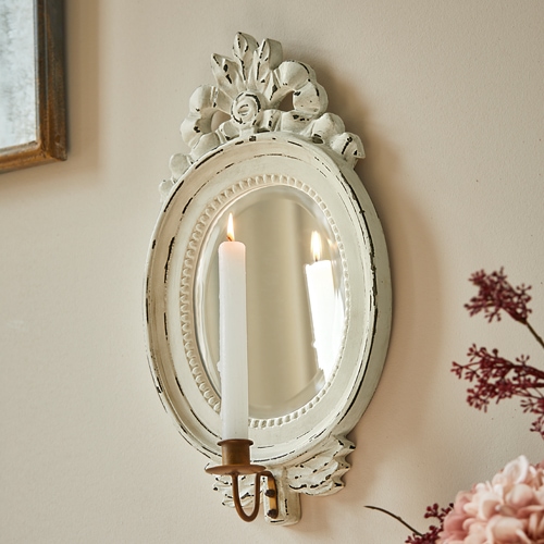 Ovaal wandspiegel van wit hout met decoratieve kandelaar, vintage stijl, wanddecoratie