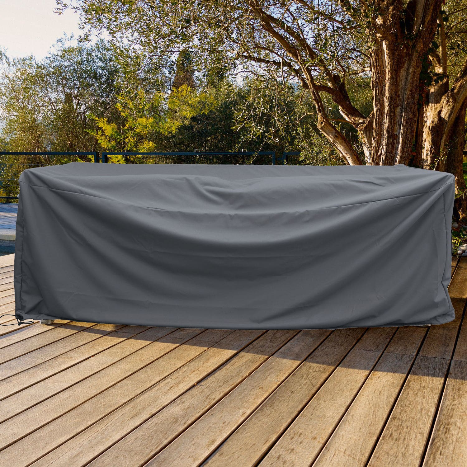 Hoes Gacé Grijze waterdichte hoes van duurzaam materiaal voor tuinmeubilair op houten terras