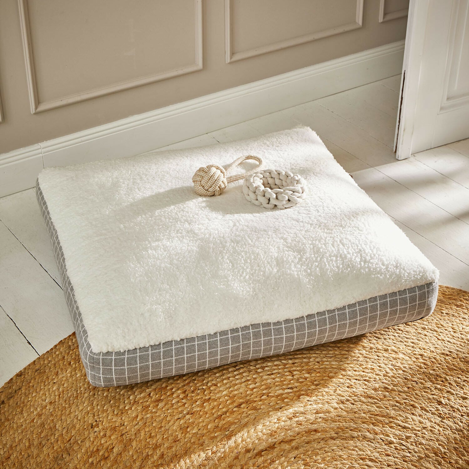 Matras voor huisdieren Lalumos Vierkante hondenkussen met witte pluche en grijs ruitpatroon, zacht en comfortabel