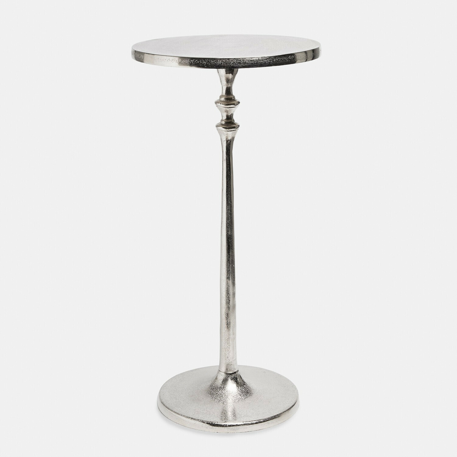 Bijzettafeltje Jalevar Ronde bijzettafel van zilverkleurig metaal met decoratieve voet voor woonkamer