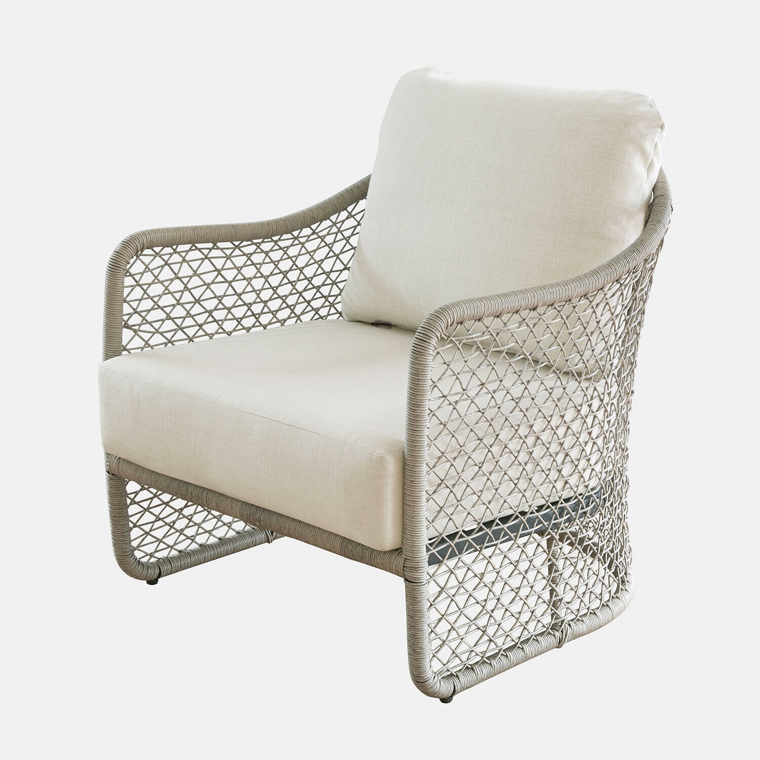 Langforda stoel van bruin rattan met crème kussen, comfortabele zitmeubel voor woonkamer