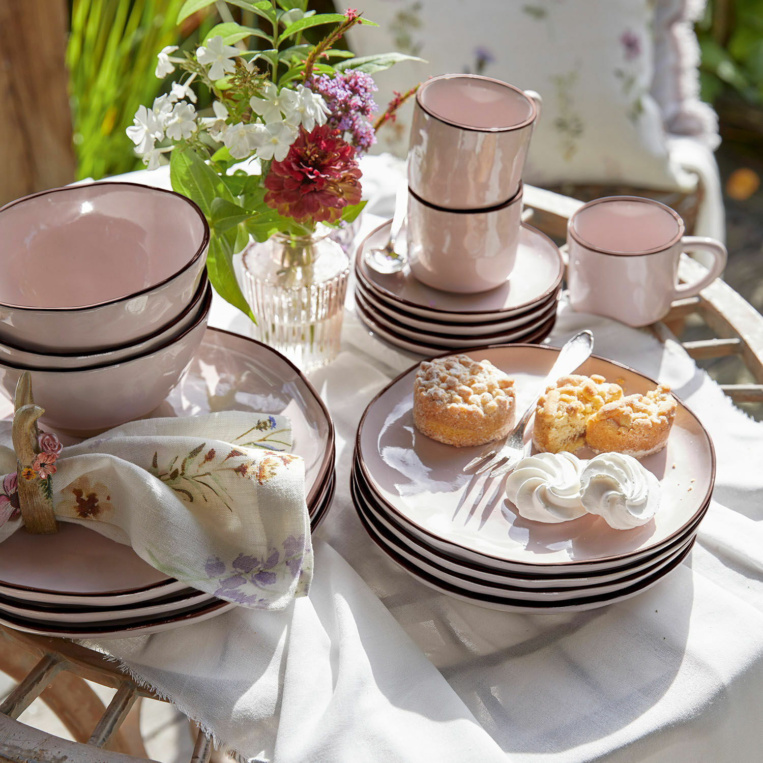 Servies set van 30 Biarré