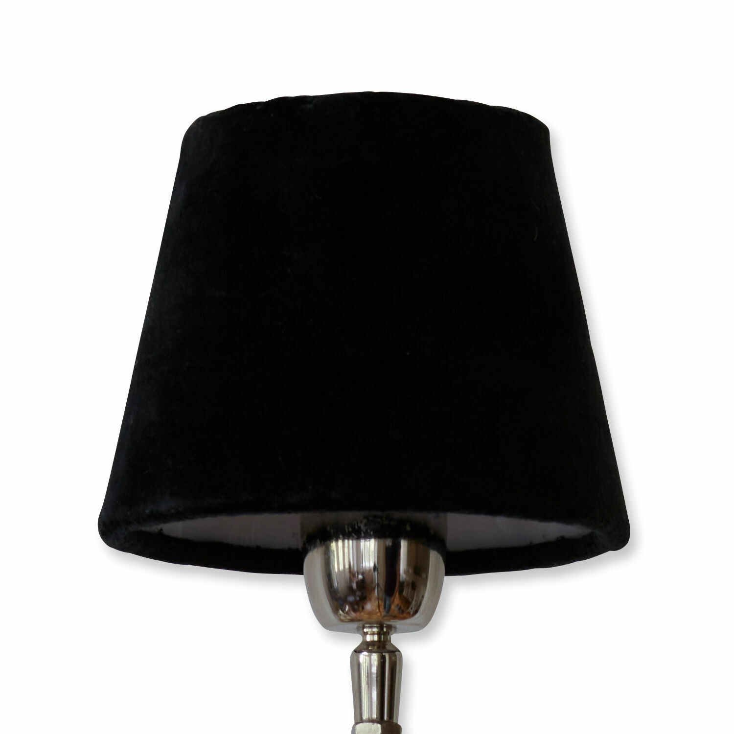 fluweelzwart Zwarte fluwelen lampenkap met metalen voet, stijlvolle woonaccessoire voor verlichting