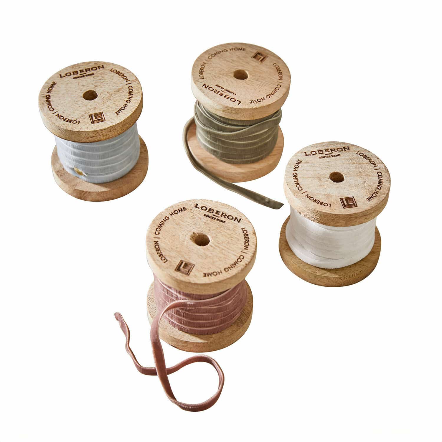 Set van 4 Hilary fluwelen linten op houten spoelen in blauw, olijf, rood en wit voor creatieve projecten