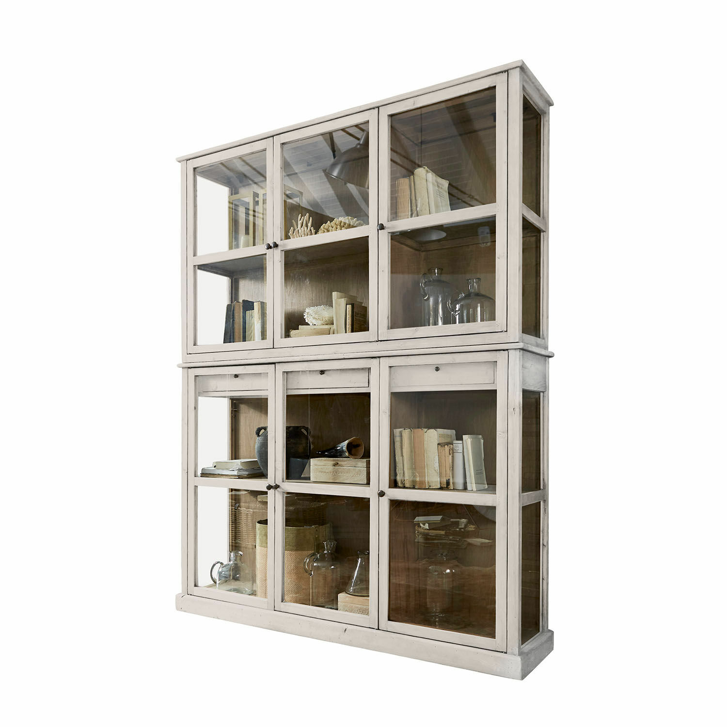 antiekwit Antiek wit houten kast Blaise met glazen deuren en planken voor boeken en decoratie