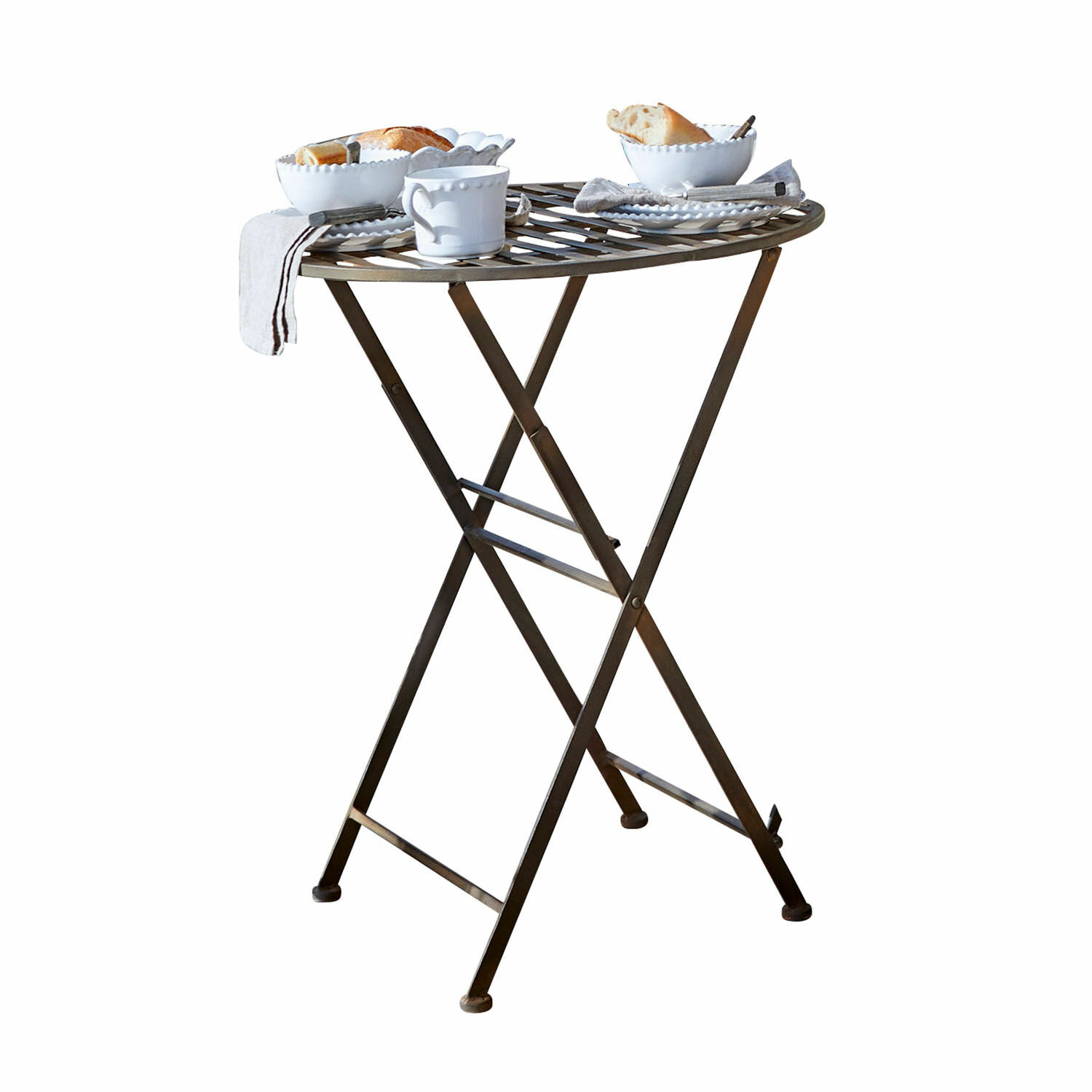Tafel Brignoles Opvouwbare metalen tuintafel in bruin met wit servies en brood erop