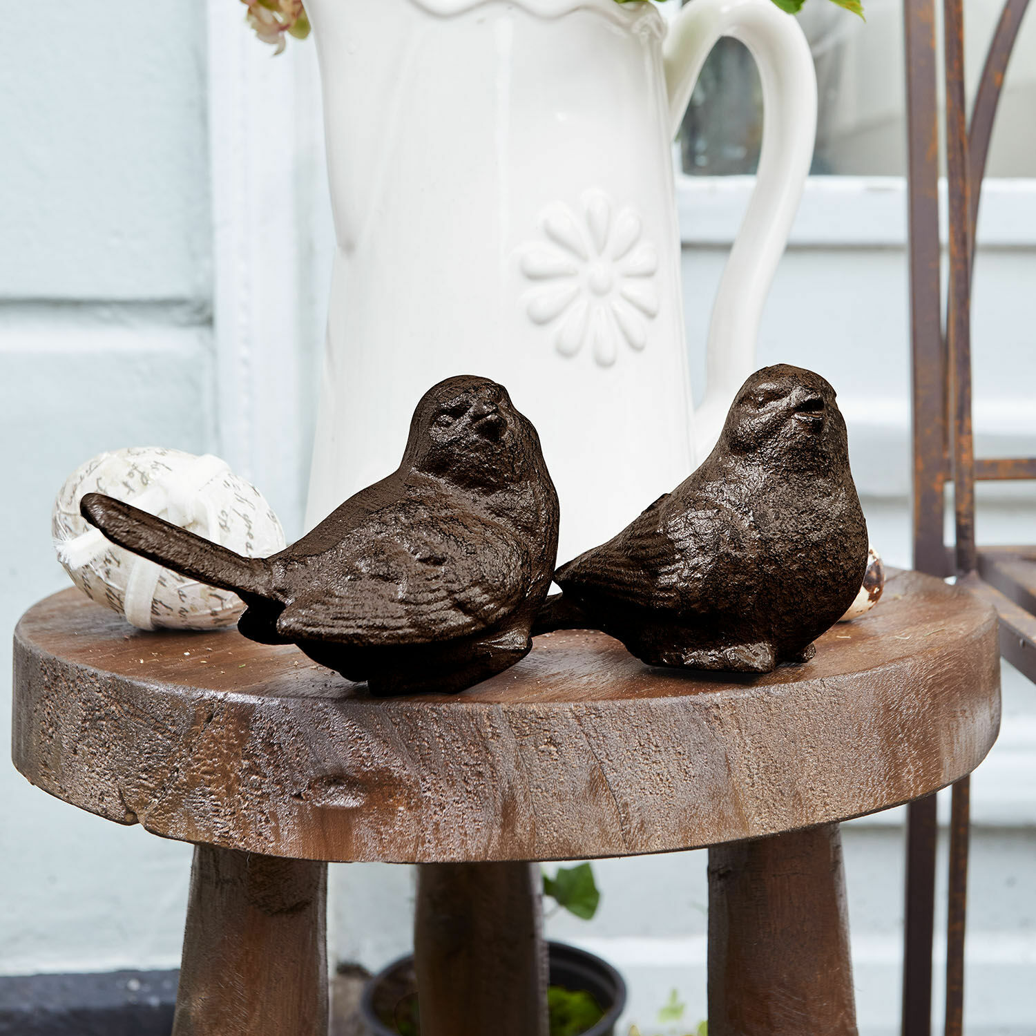 Siervogel set van 2 Birdy Decoratieve vogels van donker gietijzer op houten tafel voor binnen- en tuindecoratie