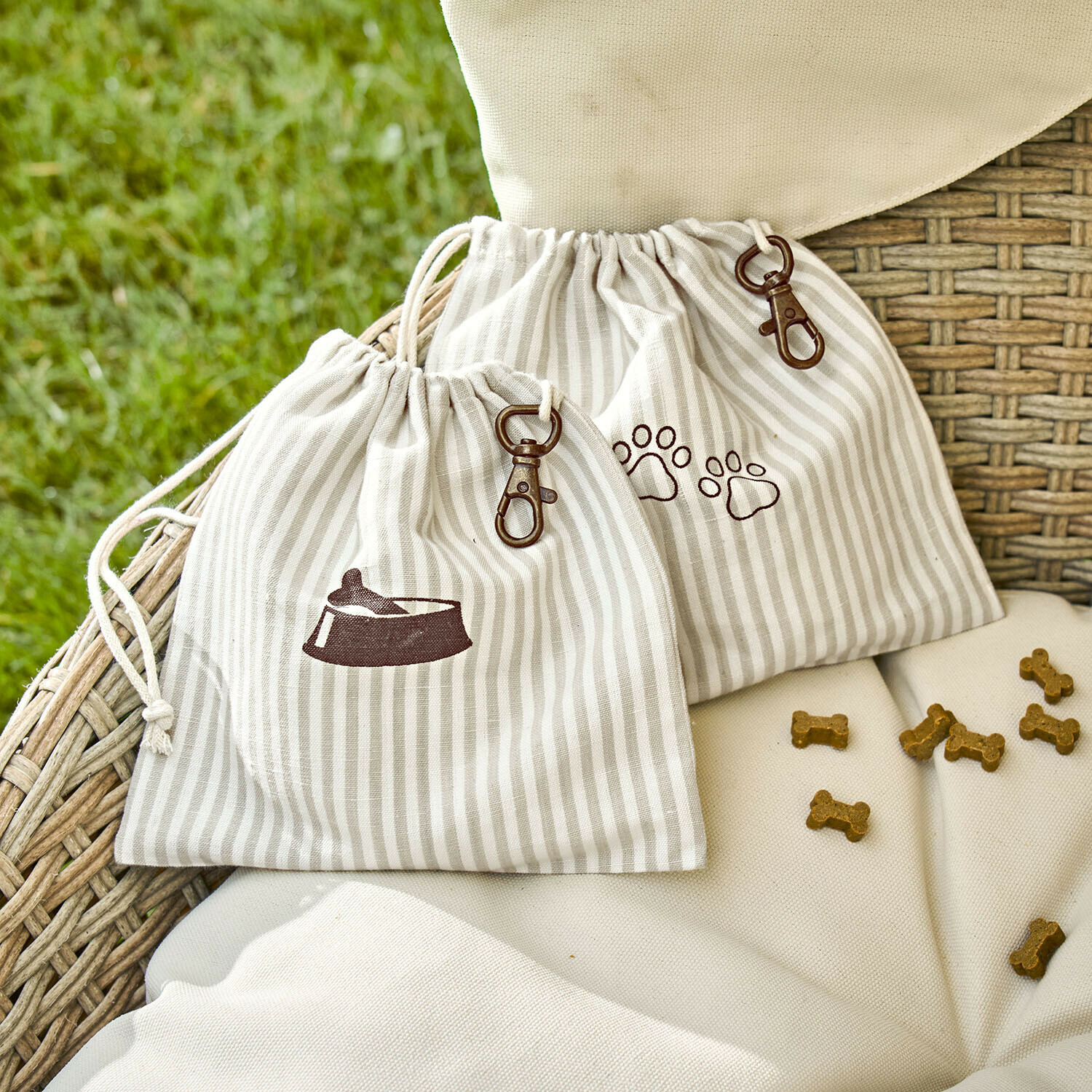 Tasje set van 2 Marnja Beige katoenen zakjes met strepen en opdruk van voerbak en pootafdrukken voor hondenkoekjes