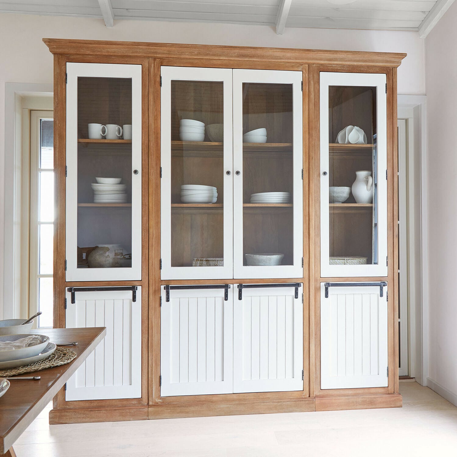 Kast Isaverny