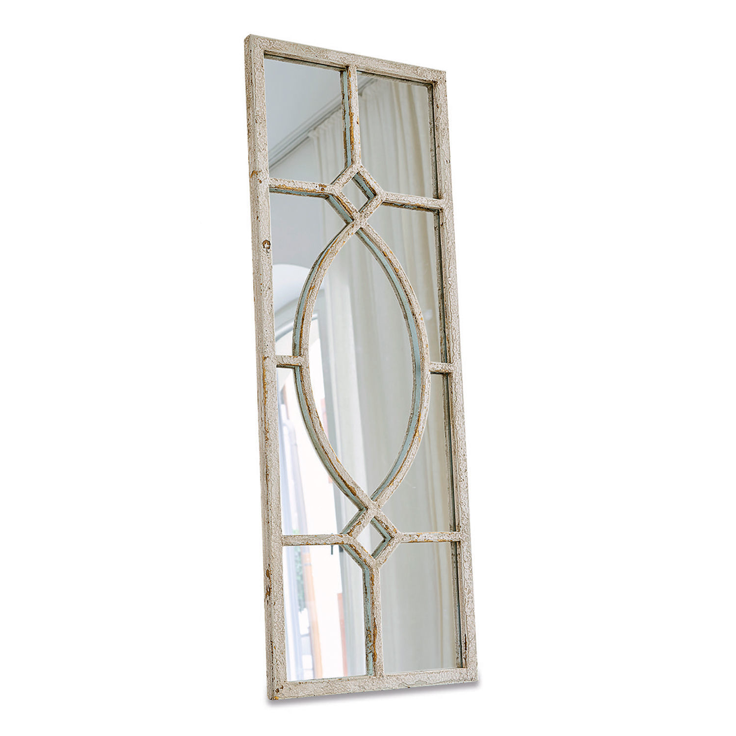 antiekwit Millery spiegel in antiek wit met houten lijst en decoratief patroon, vintage stijl
