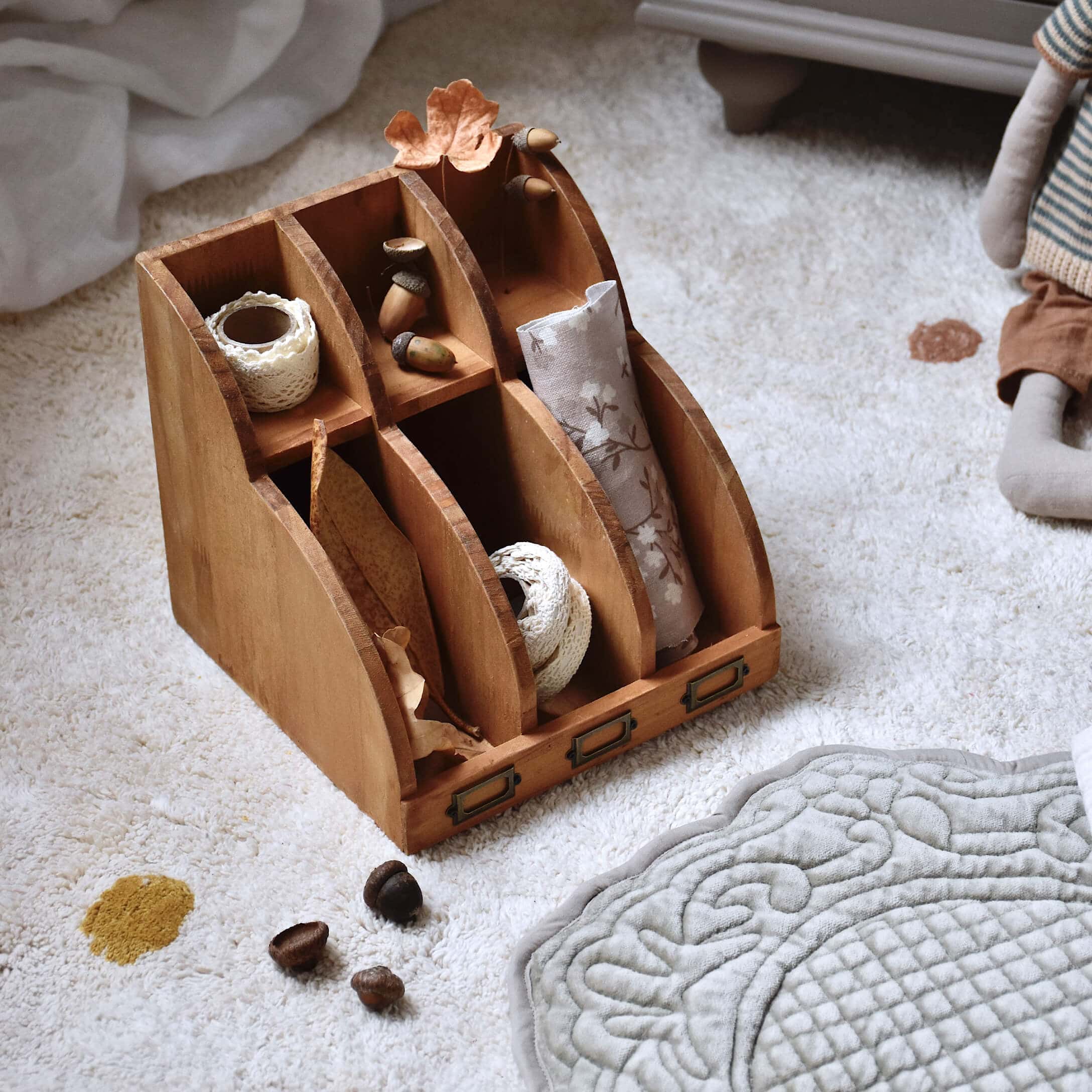 Houten organizer met vakken voor kleine spullen, natuurlijke kleur, decoratief en praktisch