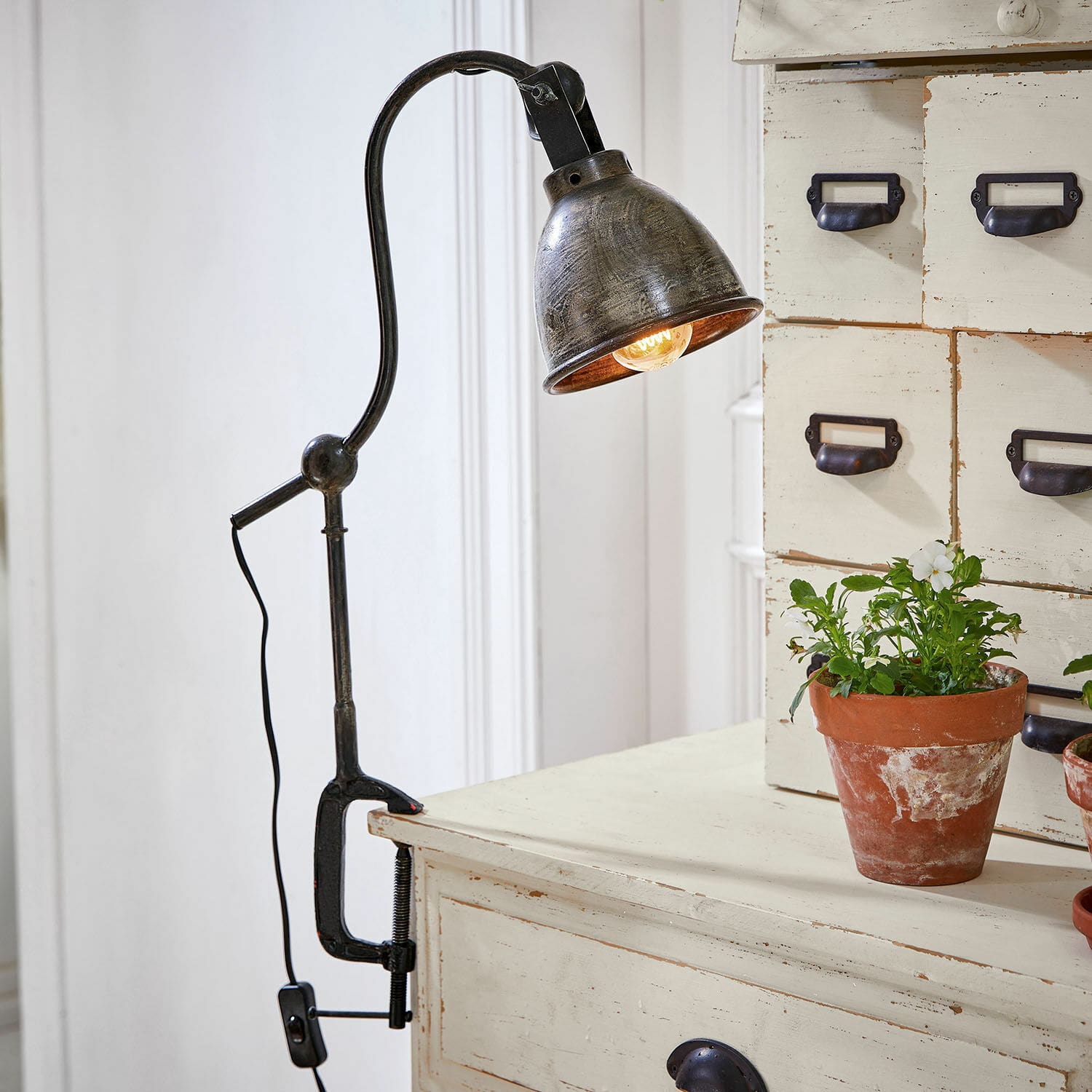 Klemlamp Parkville Zwarte metalen bureaulamp met klem, geschikt voor bureau of tafel, industriële stijl
