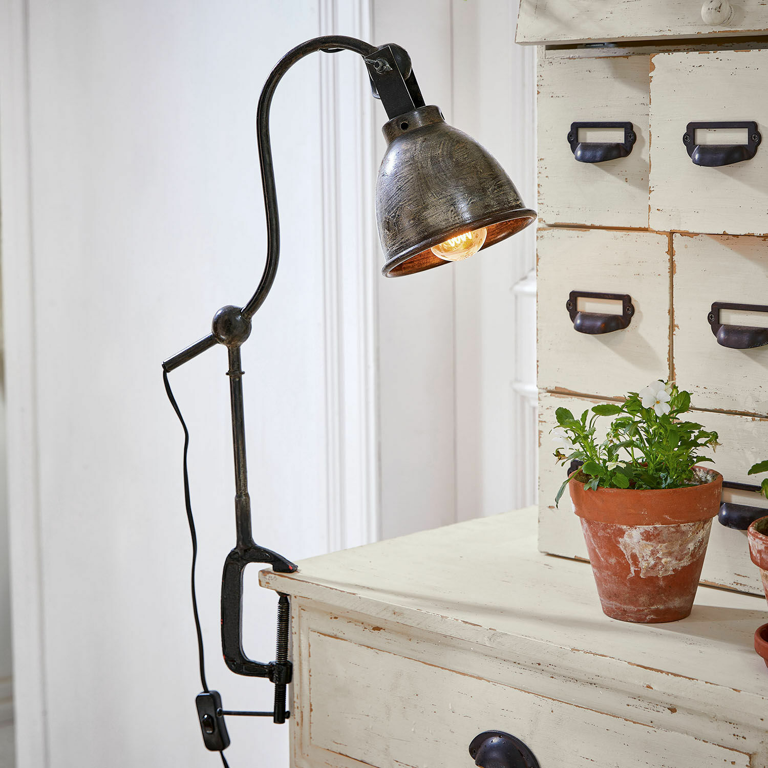 Klemlamp Parkville Zwarte metalen bureaulamp met klem, geschikt voor bureau of tafel, industriële stijl