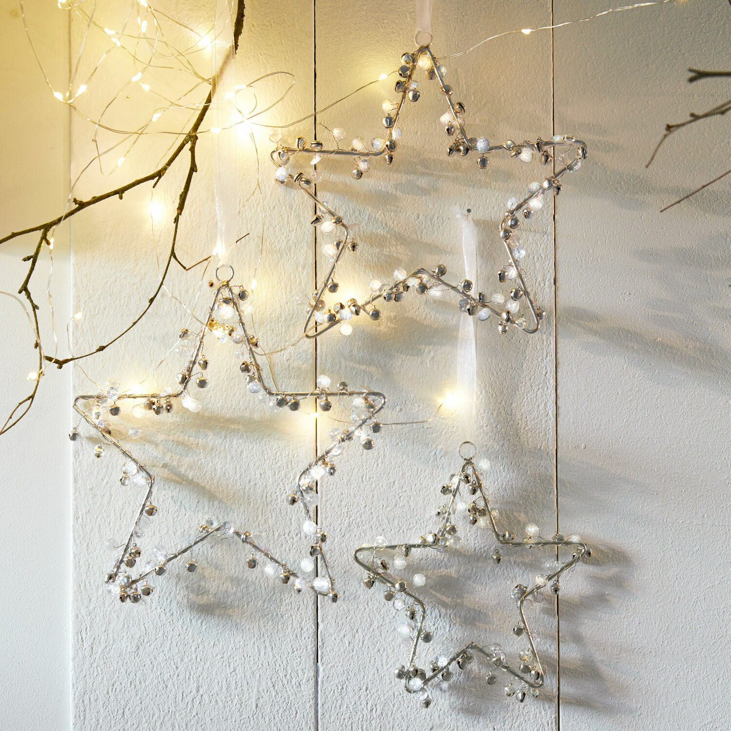 Kerstversiering set van 3 Harley Decoratieve metalen sterren met belletjes en lichtjes aan muur, feestelijke kerstversiering
