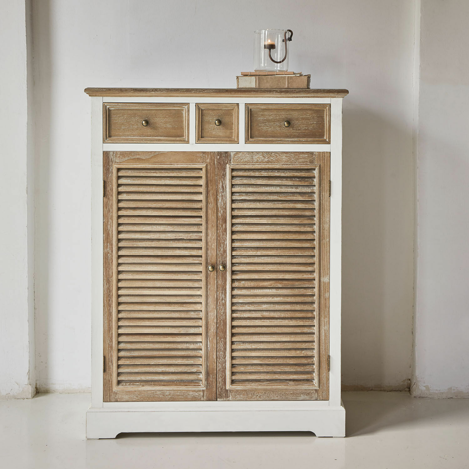 Lage kast Lourmante