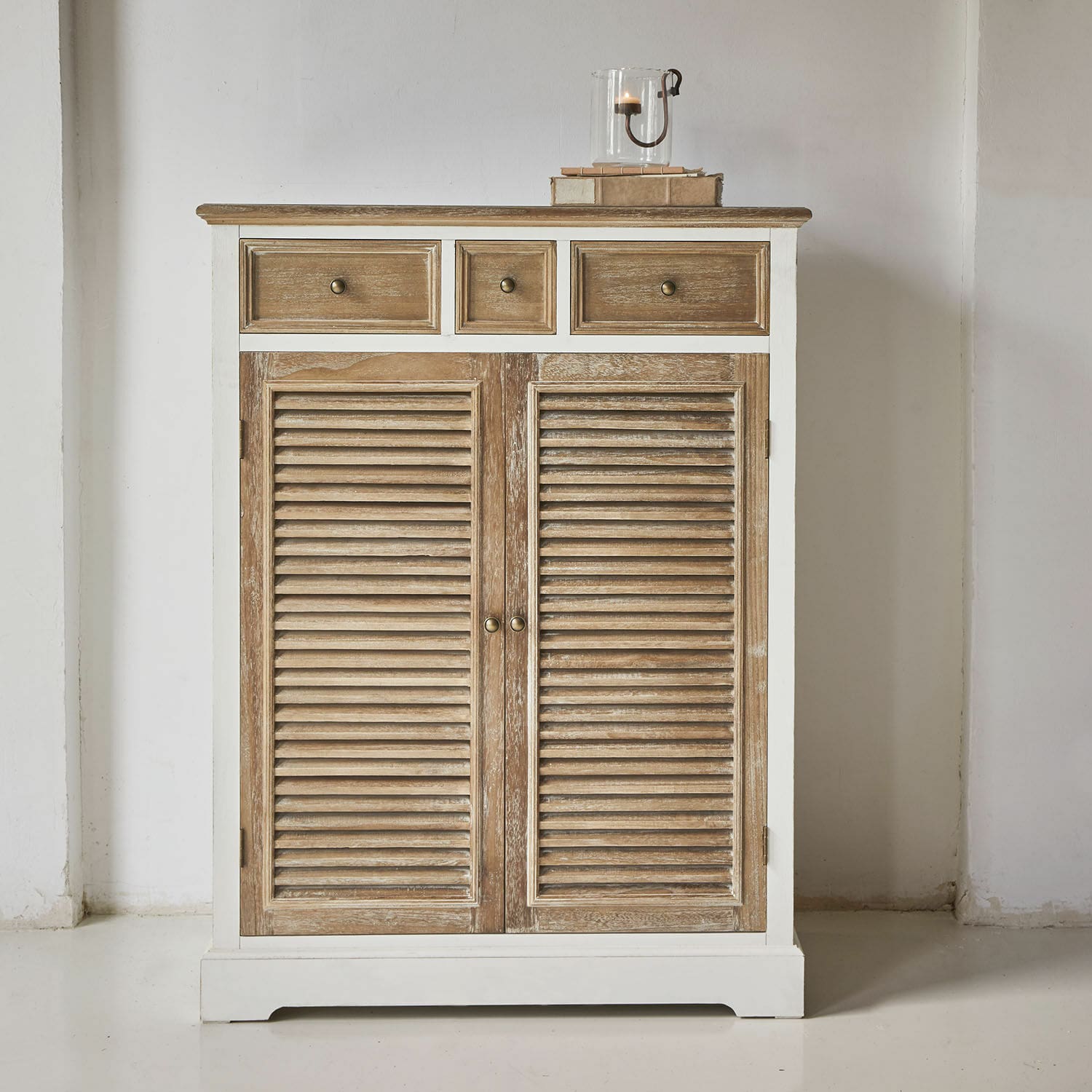 Lage kast Lourmante