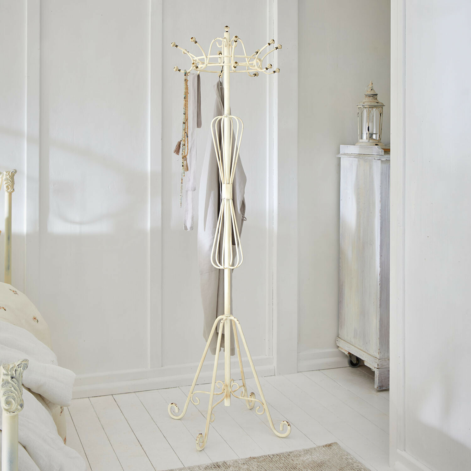 Kapstok Whitlowe Metalen kapstok in crèmekleur met decoratieve haken voor hal of slaapkamer