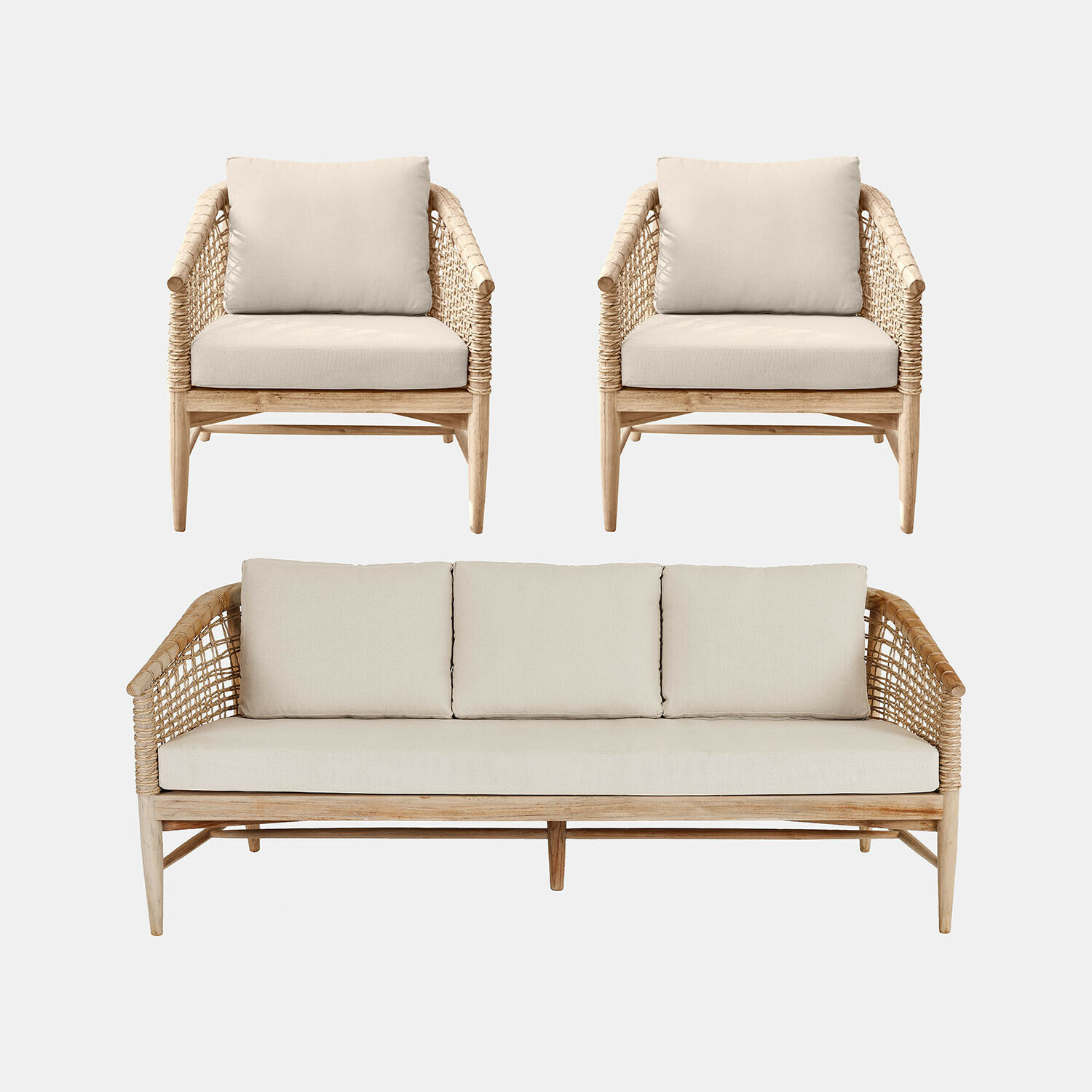 Zithoek Roselva Houten zithoek met beige kussens, bestaande uit een bank en twee fauteuils voor de woonkamer