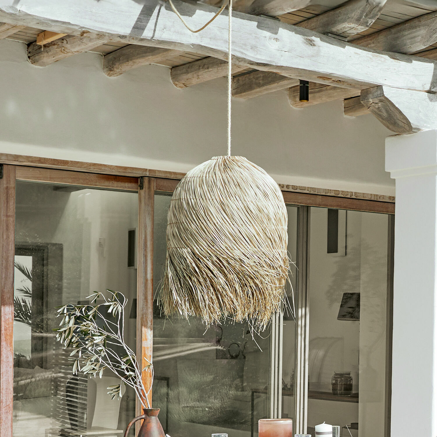 Natuurlijke hanglamp van zeegras in beige voor interieurdecoratie en sfeerverlichting