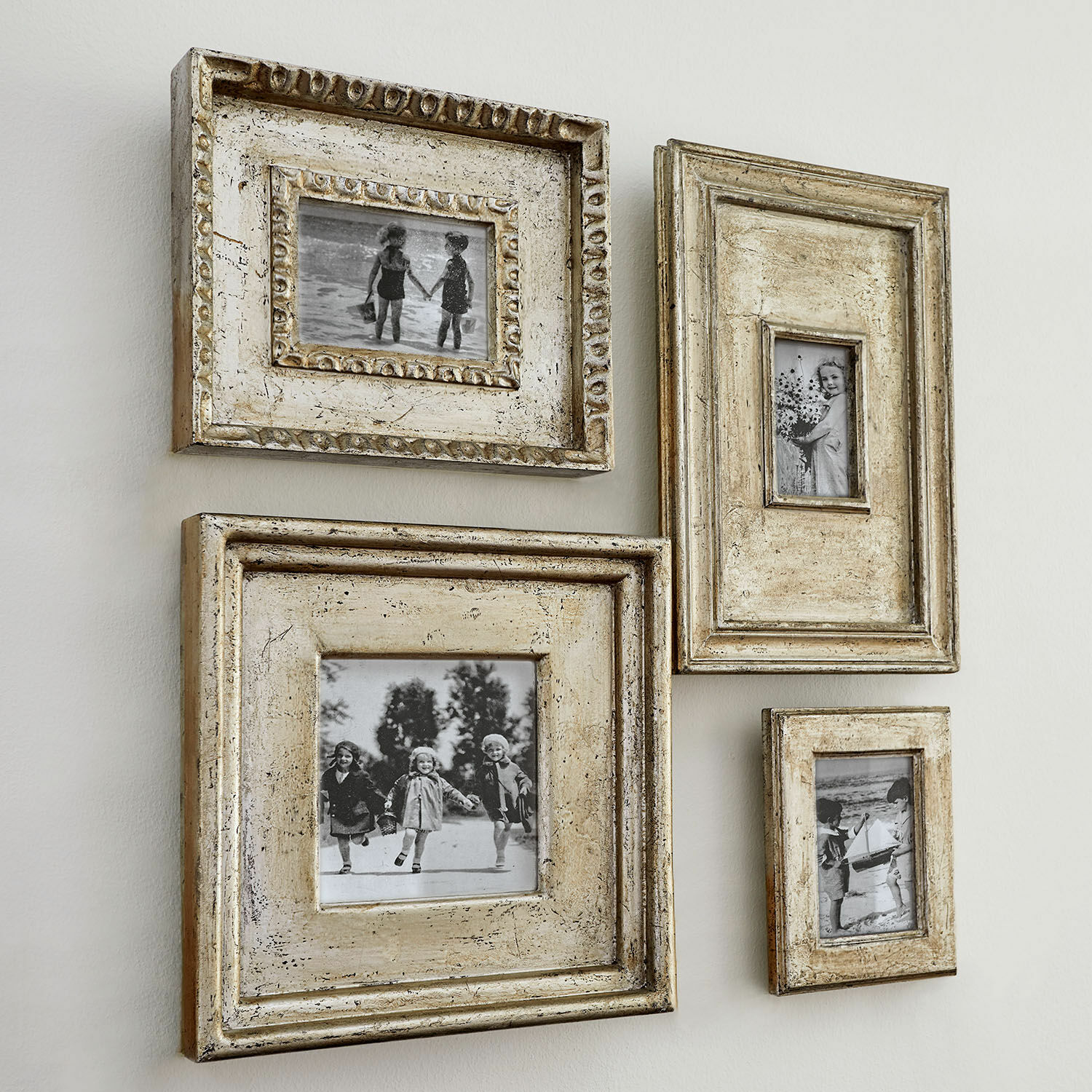 Fotolijst set van 4 Holny Set van vier antieke gouden houten fotolijsten met vintage foto's voor wanddecoratie