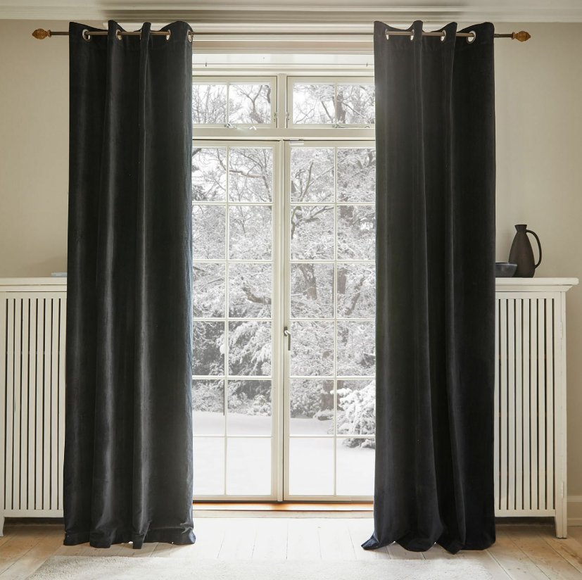Zwarte Miko verduisterende gordijnen van stof, elegant en praktisch voor woonkamer of slaapkamer