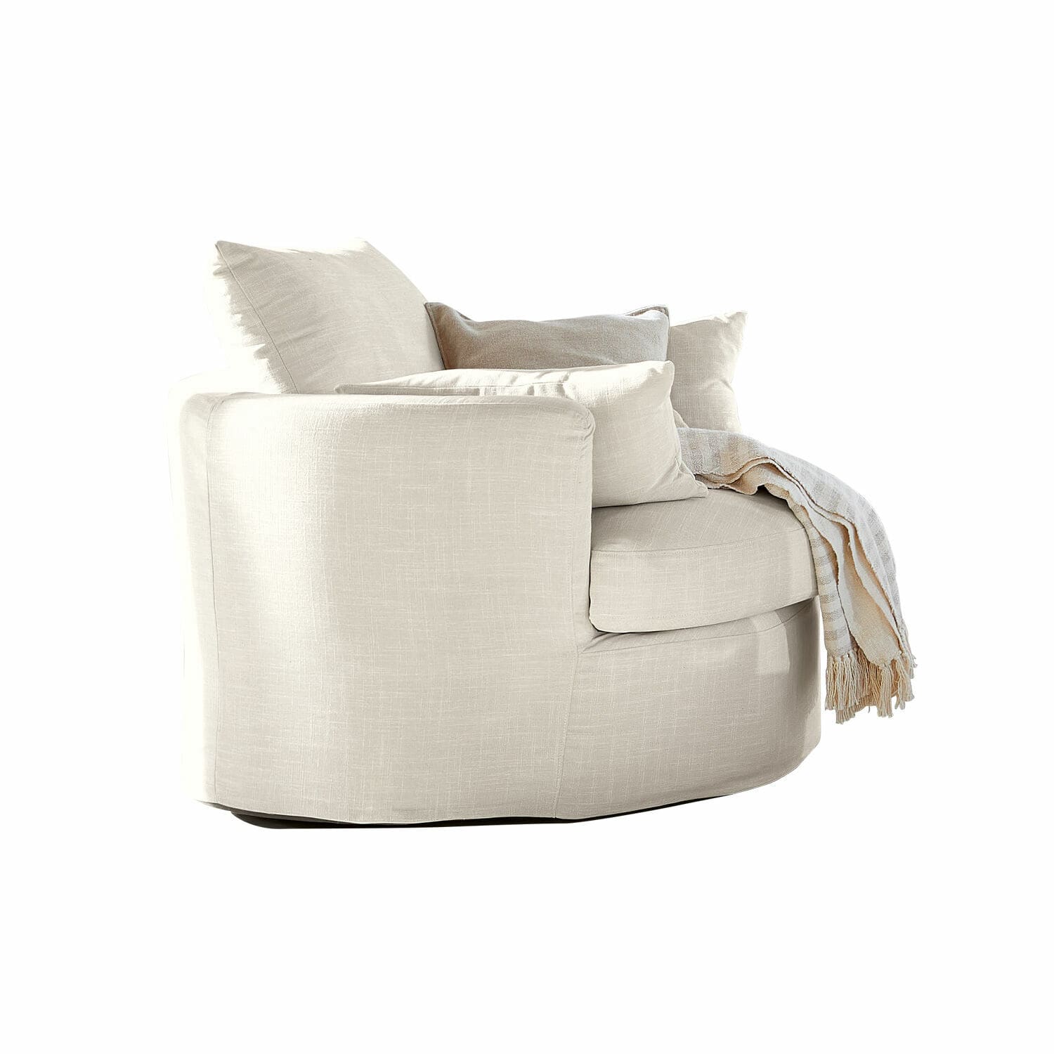 Beige stoffen fauteuil met kussens en deken, comfortabele woonkamermeubel