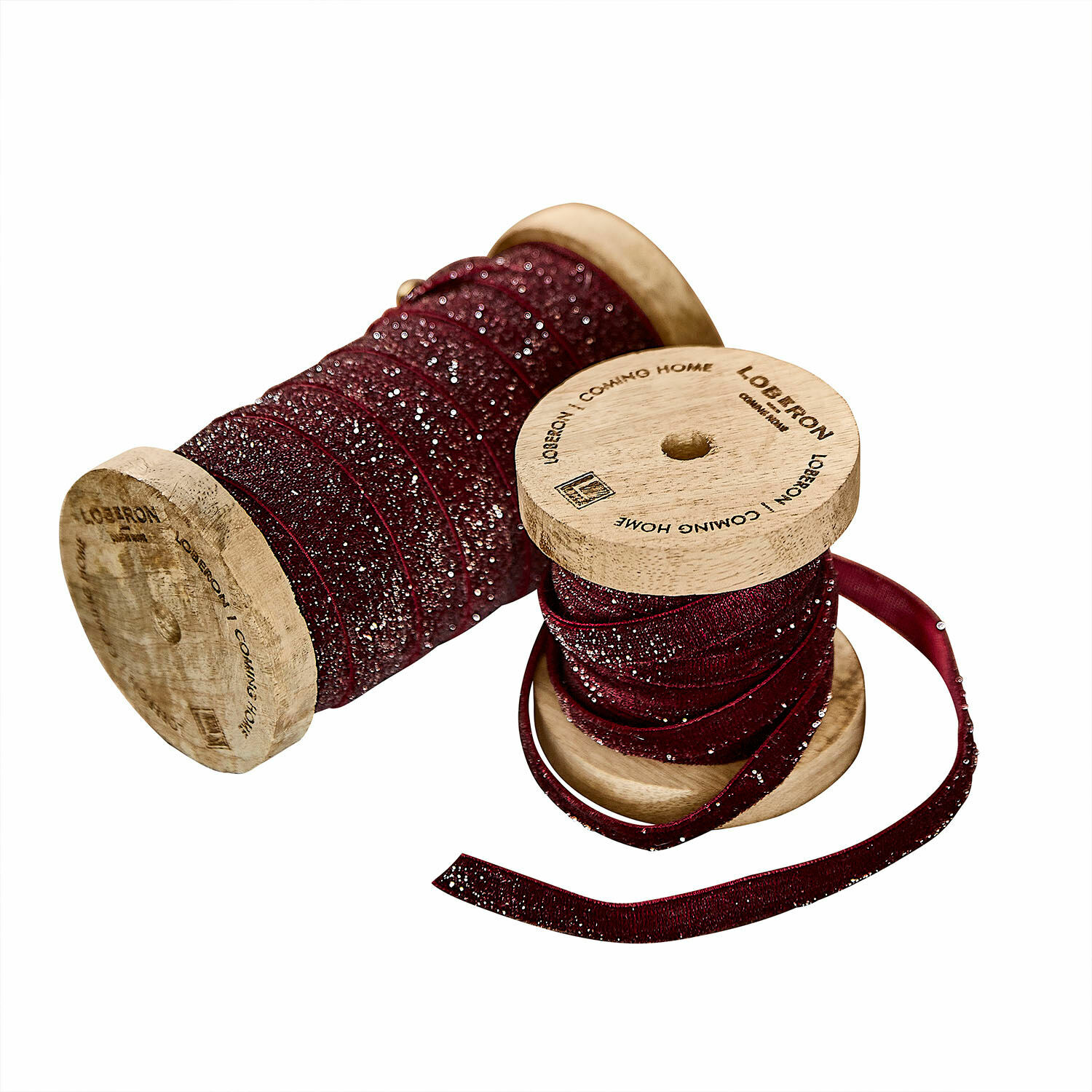 Set van twee rode fluwelen linten met glitters op houten spoelen voor decoratie