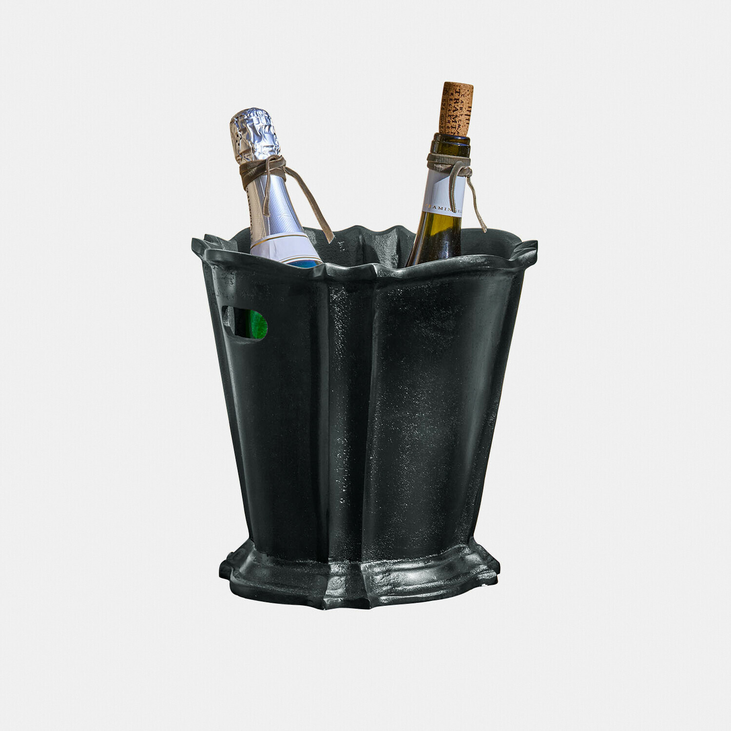 Zwarte wijnkoeler van kunststof met twee flessen, praktische drankkoeler