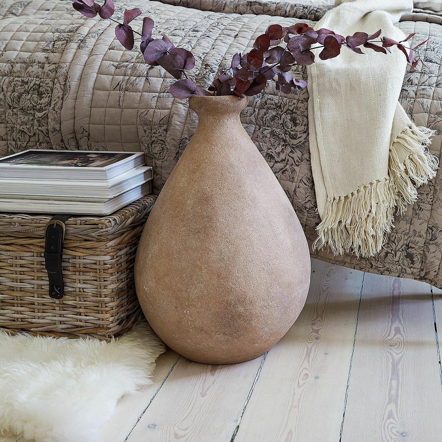 Vaas Sionach Grote beige keramische vaas met gedroogde bladeren, woondecoratie en accessoires
