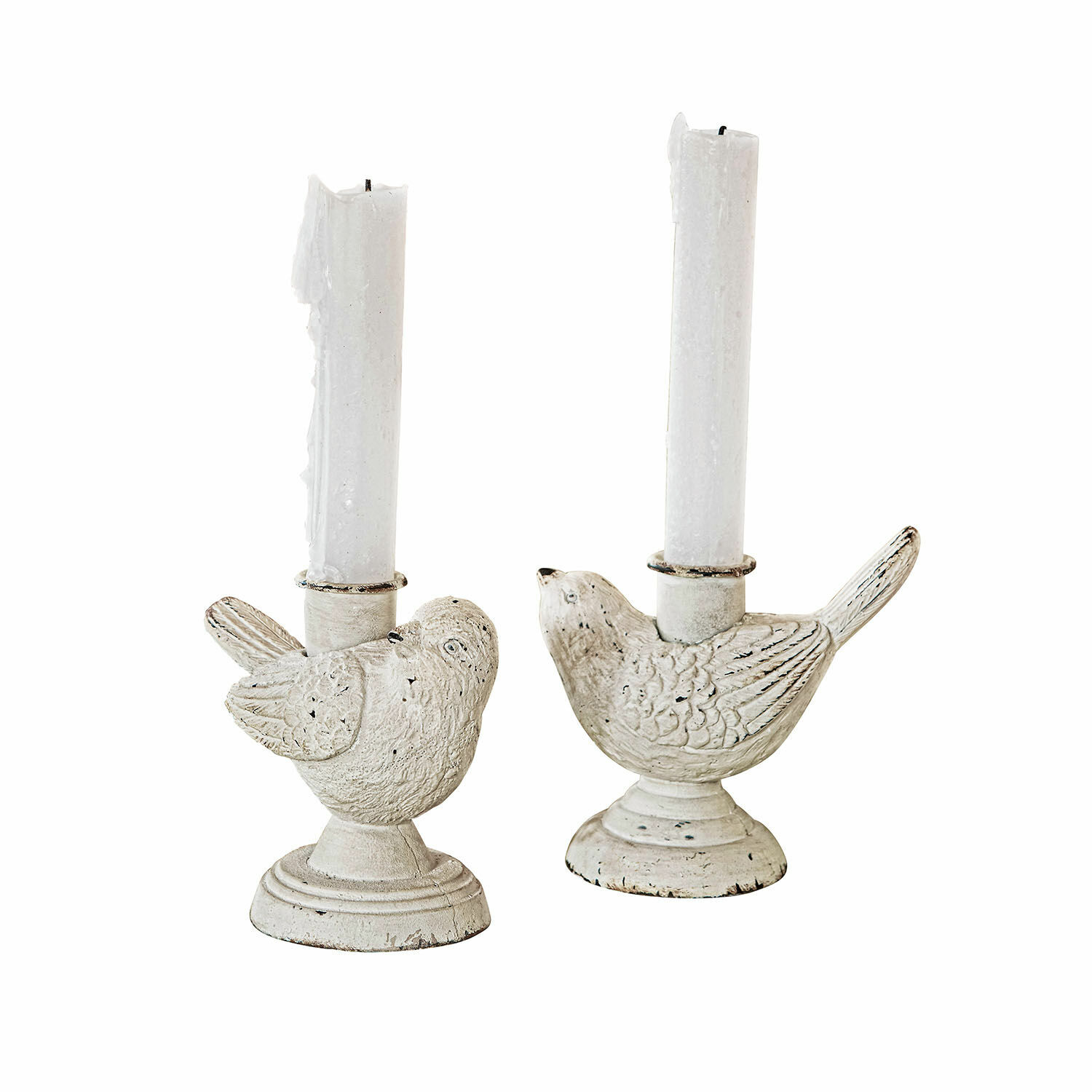 Kaarsenhouder set van 2 Finna Set van twee witte kaarsenhouders van verouderd metaal met vogelmotief voor interieurdecoratie