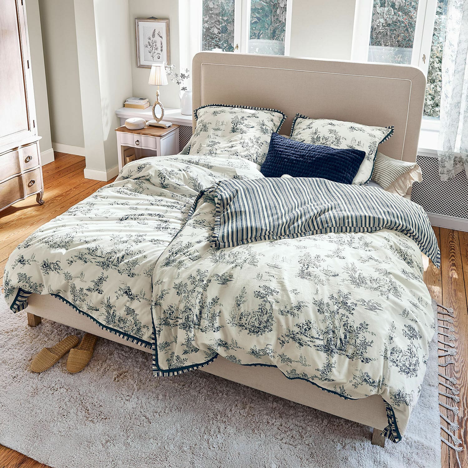 Bed Faircombe Katoenen beddengoed in crème met blauw patroon en strepen, stijlvolle slaapkamerdecoratie