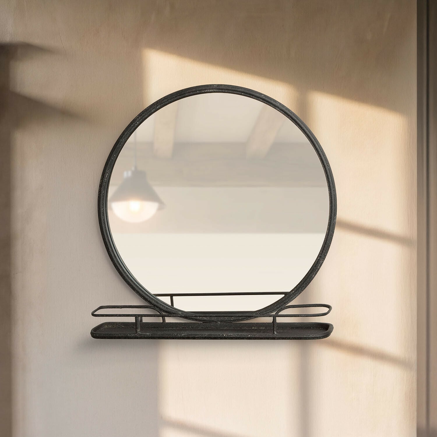 Spiegel Zentros Ronde spiegel van zwart metaal met wandplank, modern decoratief interieuraccessoire