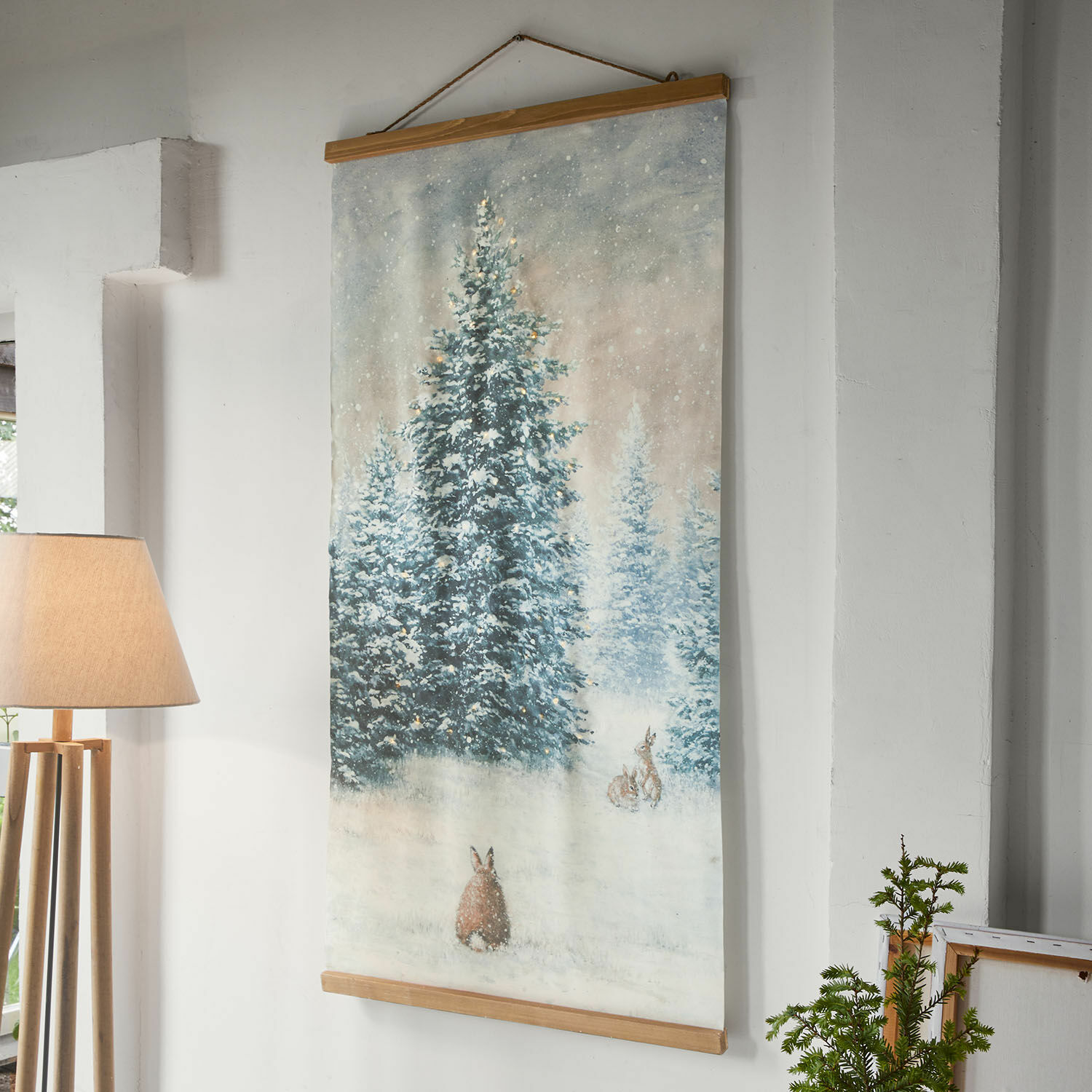 Afbeelding met ledlampjes Orpique Decoratief canvasdoek met winters tafereel van besneeuwde bomen en konijnen in natuurlijke kleuren