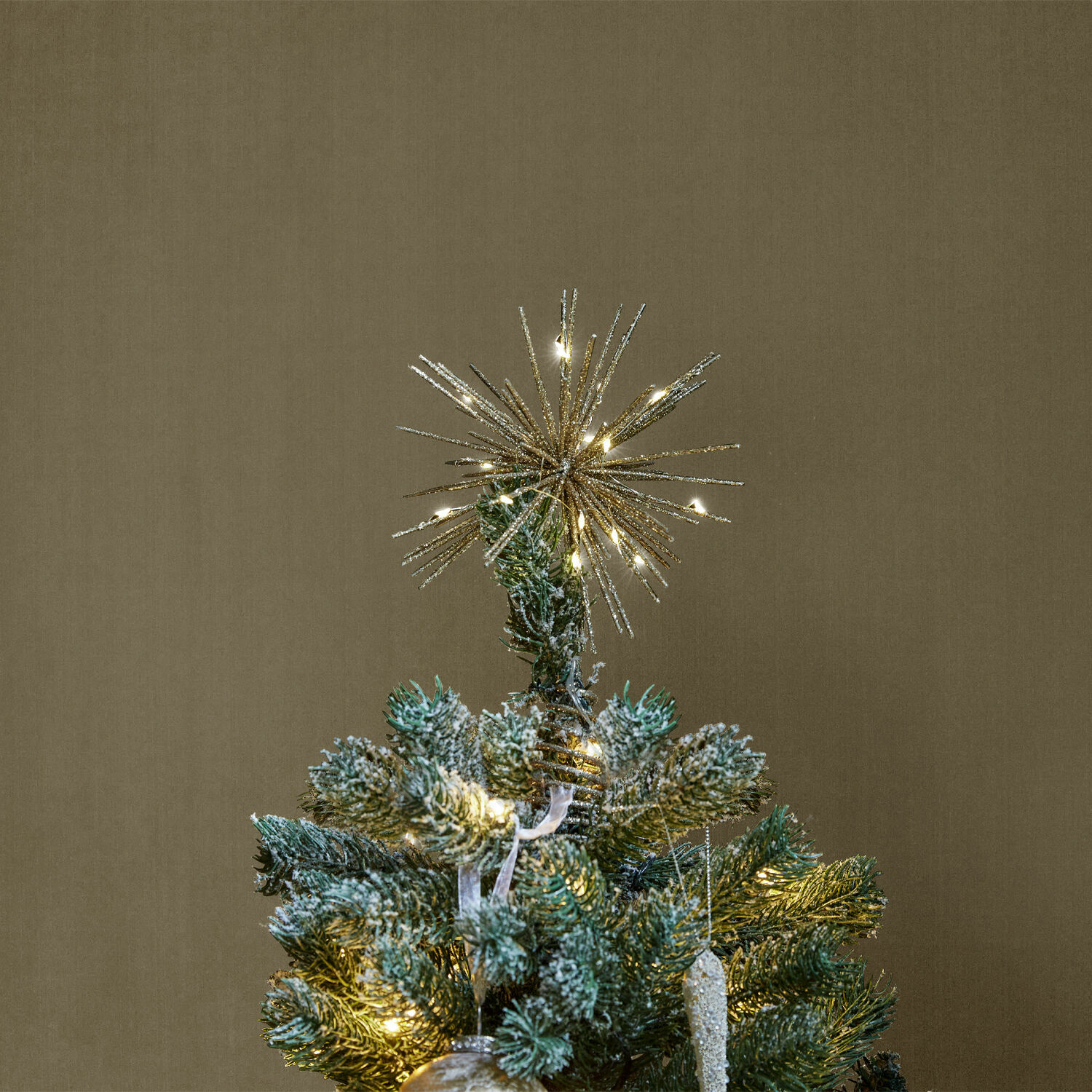 Ledkerstboompiek Quérillane Gouden ster op de top van een kunstmatige groene kerstboom met LED-lichtjes