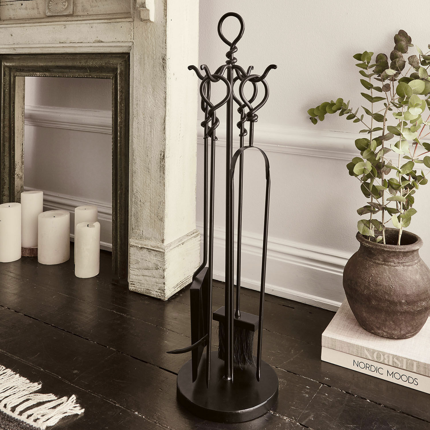 Haardset Tetbury Zwarte metalen haardgereedschapset met decoratieve handgrepen, standaard voor haardaccessoires