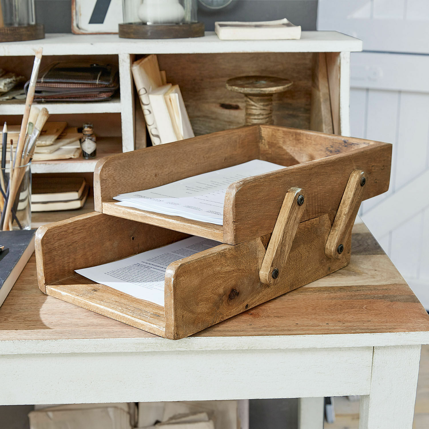 Organizer Alice I Houten documentenorganizer in natuurlijke kleur op bureau voor papieropslag