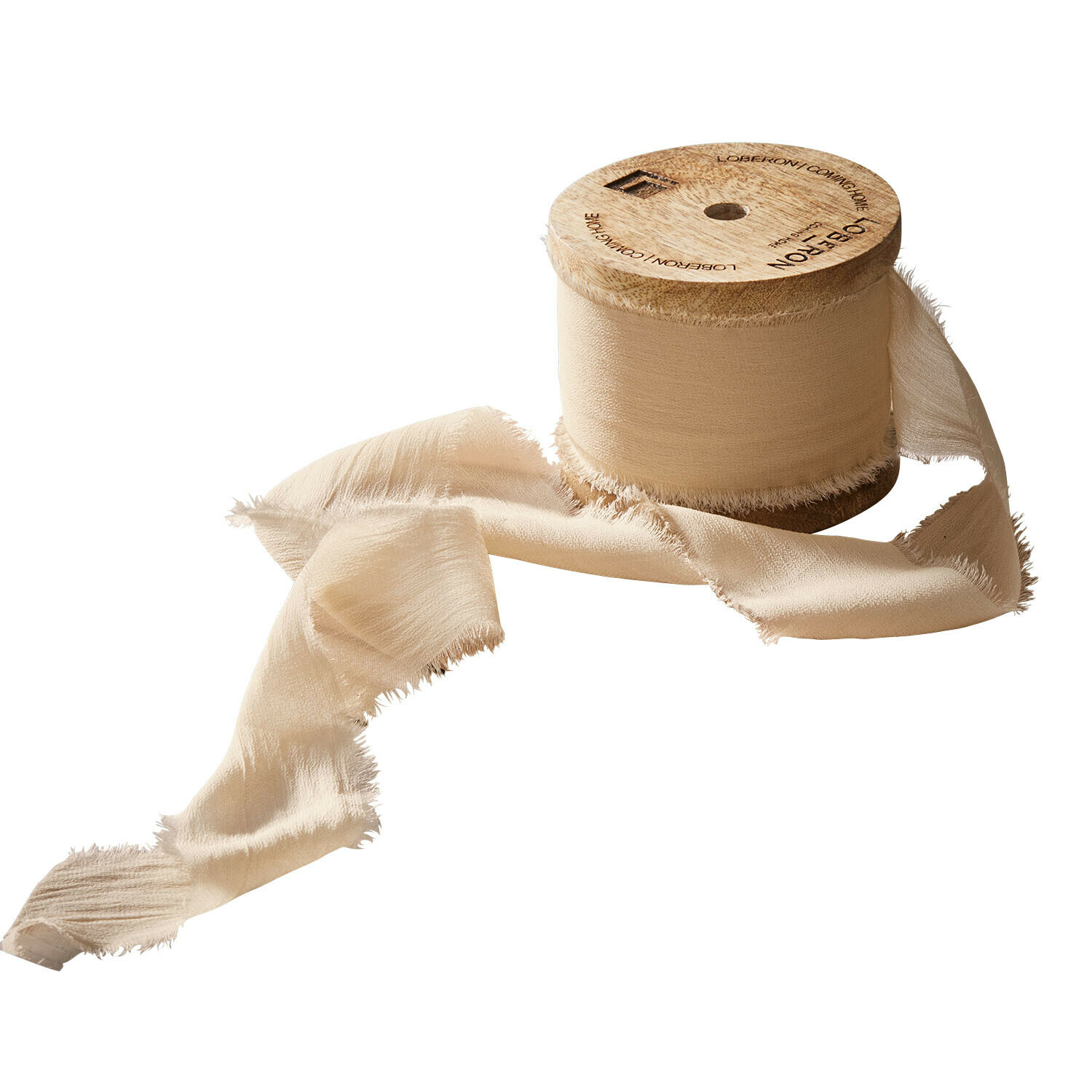 Beige lint met franjes op houten spoel, decoratief lint voor knutselen en cadeauverpakking