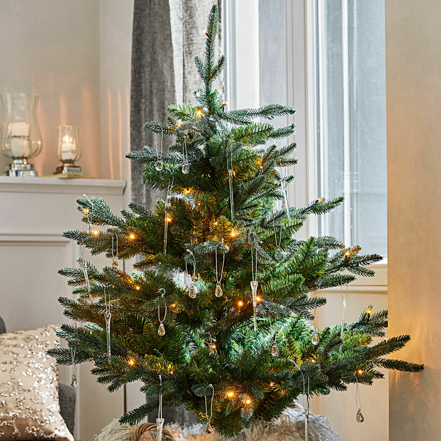 Sierboom Mantilly Kunstkerstboom met groene takken en subtiele LED-verlichting voor feestelijke decoratie