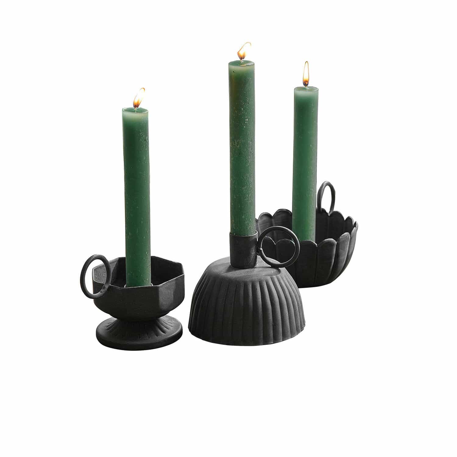Kandelaar set van 3 Lazharin Set van drie zwarte metalen kandelaars met groene kaarsen voor interieurdecoratie