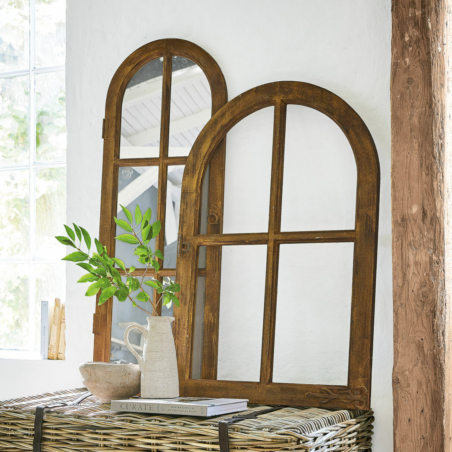 Spiegel en siervenster Crowley Twee decoratieve spiegels met honingkleurige houten lijst, rustieke stijl, interieurdecoratie