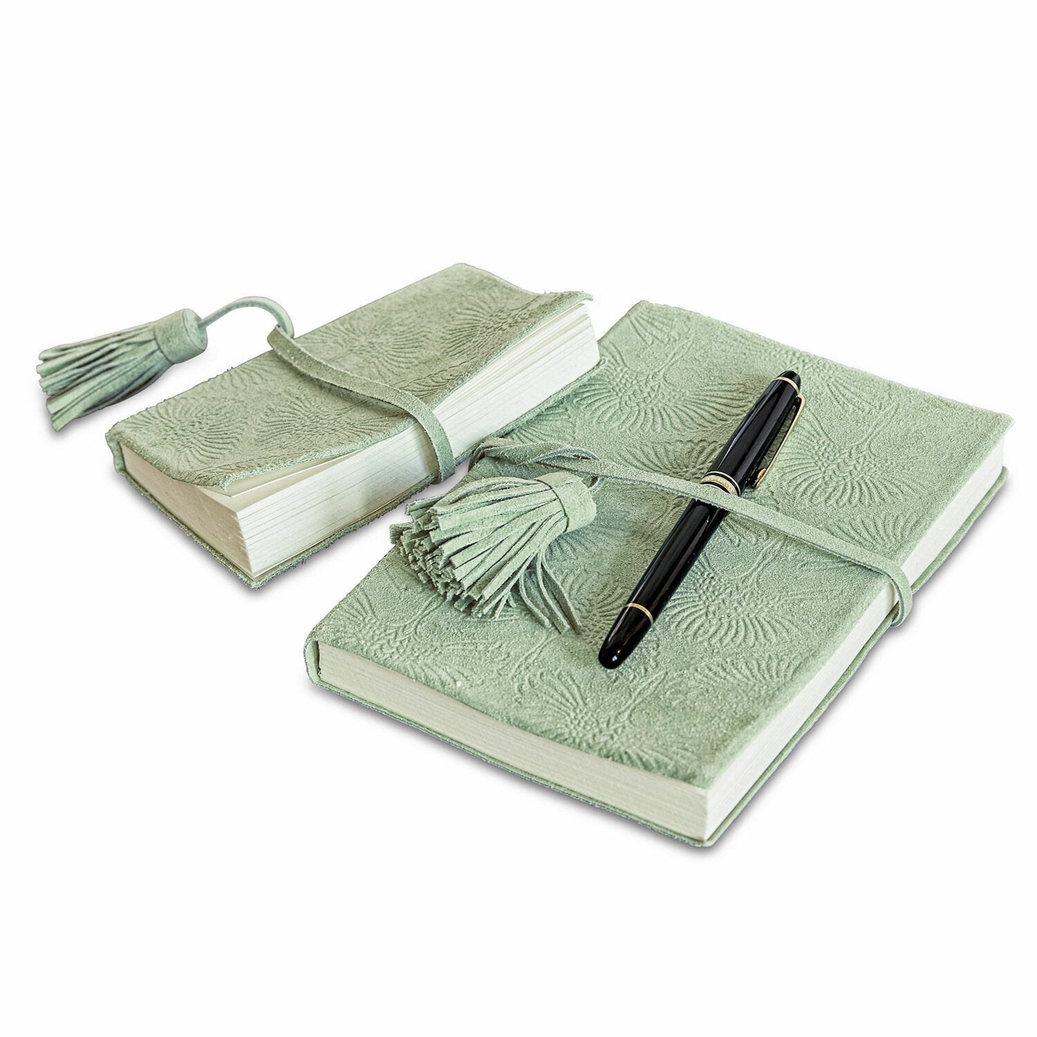Set van twee groene notitieboekjes van zacht leer met reliëf en zwarte pen